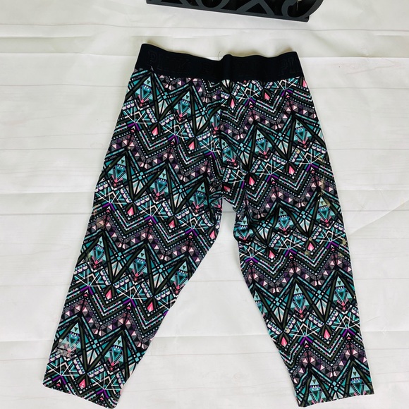 VS Pink Ultimate Capri Yoga Pants M - Picture 6 of 9